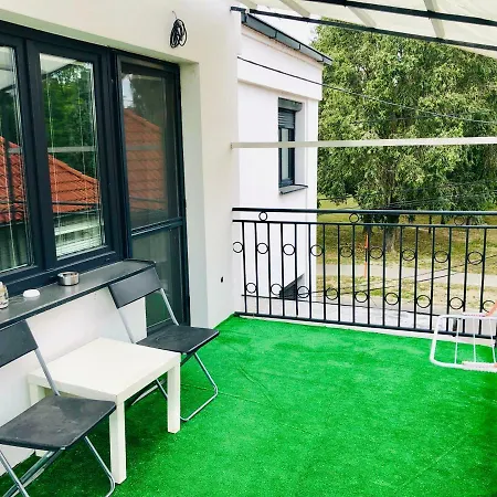 Apartment With Free Parking *