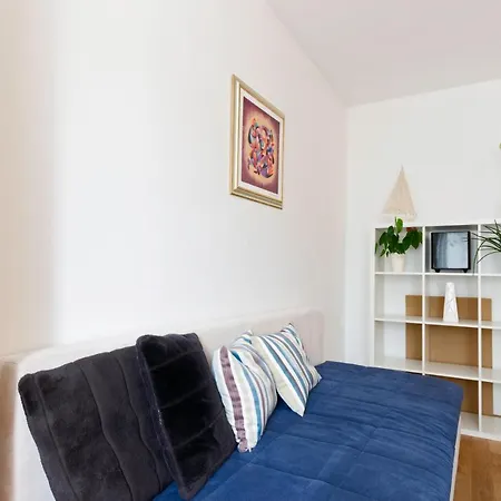 With Free Parking Apartment