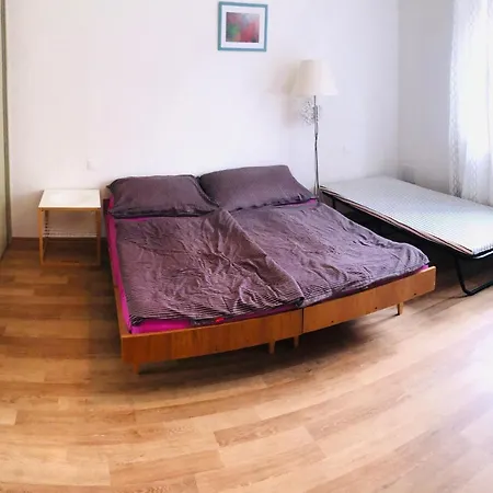 Apartment With Free Parking *